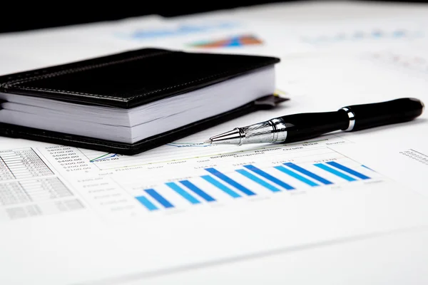 Pénzügyi táblázatok és grafikonok — Stock Fotó