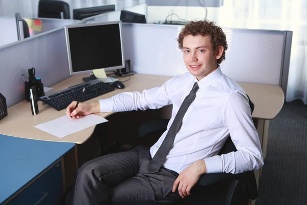 Jonge zakenman in functie — Stockfoto