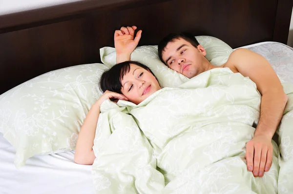 Junges Paar schläft — Stockfoto