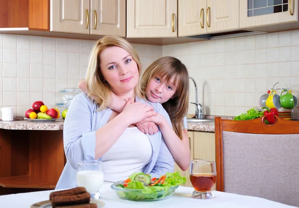 Mom and young daughter — Stock Photo, Image