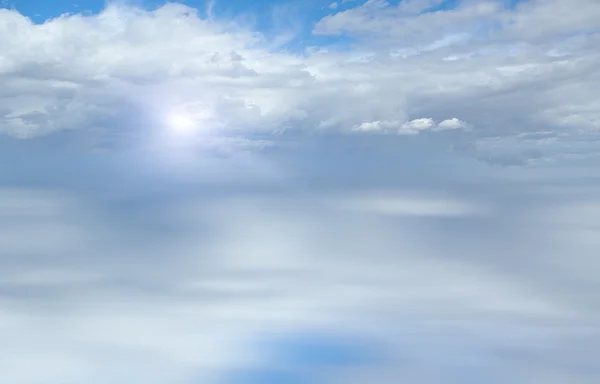 เมฆท ดวงอาท ไหลเว ยนในน — ภาพถ่ายสต็อก