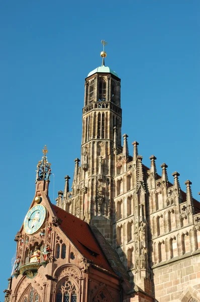 Frauenkirche (kerk van onze lieve vrouw) in Neurenberg, Duitsland — Stockfoto