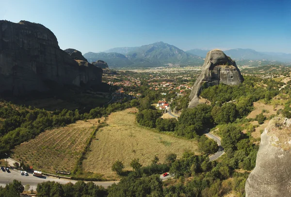 Panorama di Kalampaka dal monastero roccioso di Agios Nikolaos, Meteora — Foto Stock