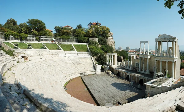 Руины древнего амфитеатра в Пловдиве, Болгария — стоковое фото