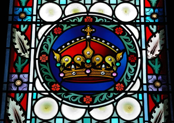 在布拉格 st.vitus 大教堂的彩色玻璃窗口的片段 — 图库照片