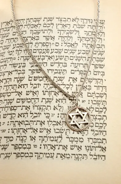 The Torah and silver chain with magen david — Stock Photo, Image
