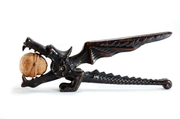 Velho dragão em forma de quebra-nozes com porca no fundo branco — Fotografia de Stock