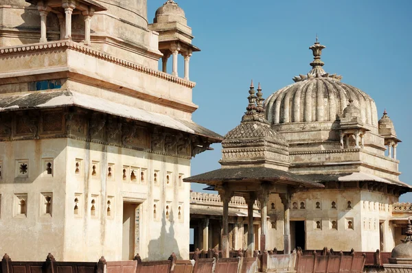 Jarda do palácio Raj Mahal em Orcha, Índia — Fotografia de Stock