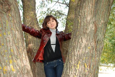 The girl near a tree