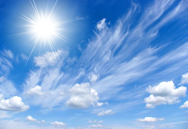 Blauer Himmel Und Sonne — Stockfoto