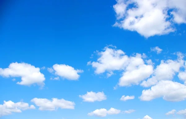 Błękitne Niebo Tło Białymi Chmurami — Zdjęcie stockowe