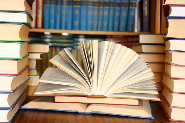 Onderwijs Boeken Een Bibliotheek — Stockfoto