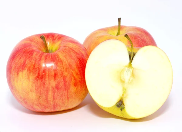 Röda Äpplen Isolerade Den Vita Bakgrunden — Stockfoto