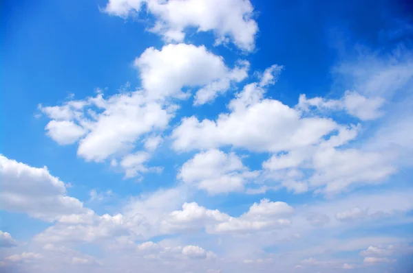 Modrá Obloha Pozadí Bílými Mraky — Stock fotografie