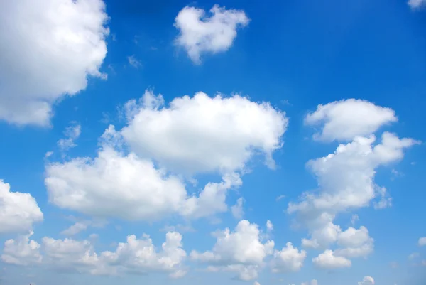 Fondo Azul Cielo Con Nubes Blancas — Foto de Stock