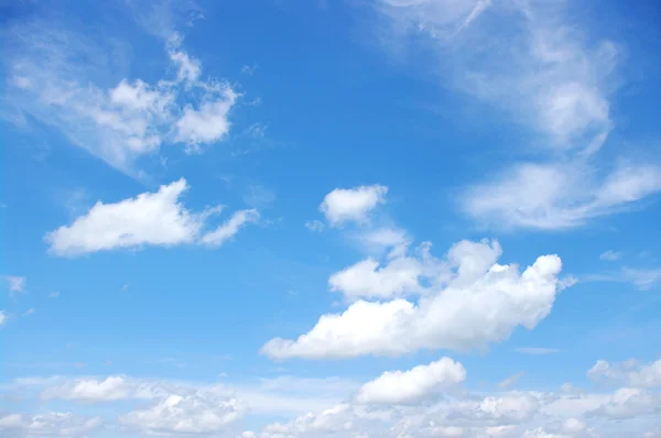 Синій Фон Неба Білими Хмарами — стокове фото