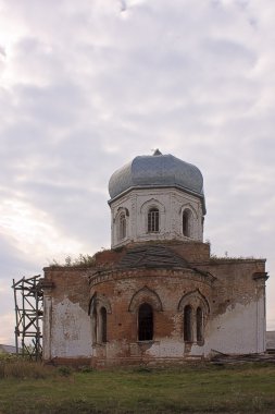 yıkık kilise