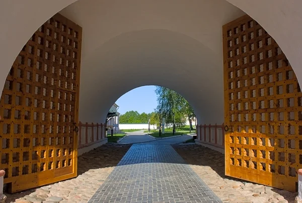 Porte dans le monastère — Photo