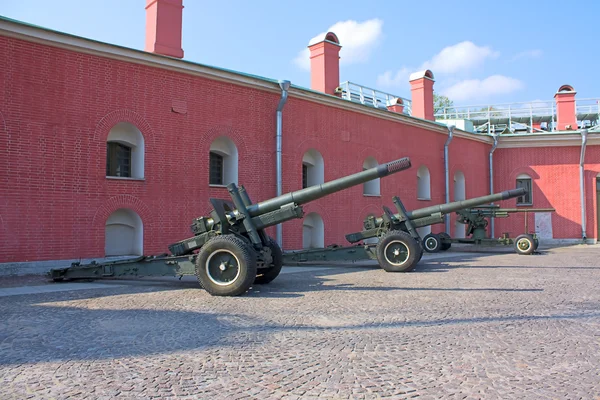靠近墙彼得和保罗的堡垒 圣彼得堡 俄罗斯火炮加农炮 — 图库照片