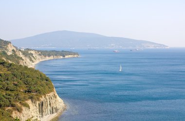 Karadeniz ve kayalık sahil yakınında novorossiysk, Rusya Federasyonu.