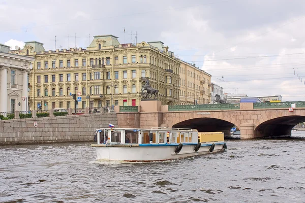Anichkov bridge and Fontanka river — Stock Photo, Image