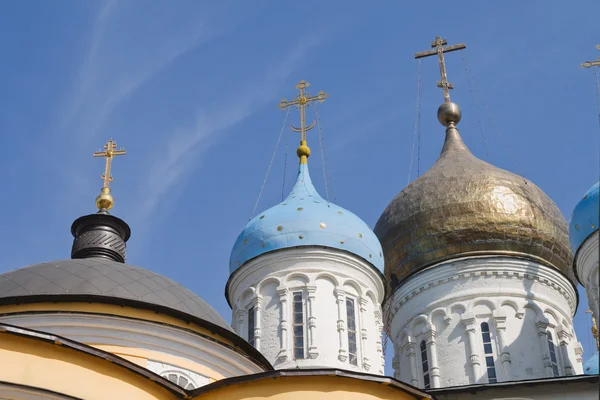 Cúpulas Igreja Russa Sobre Céu Azul — Fotografia de Stock