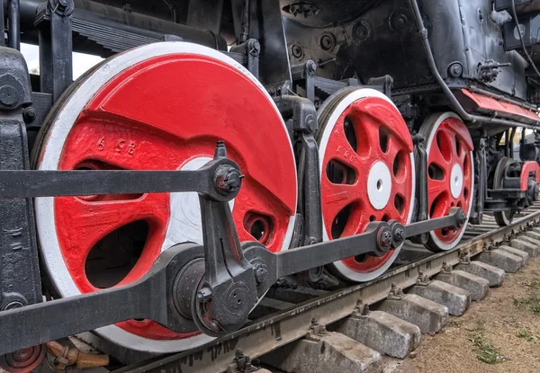 Eski buharlı lokomotif tekerlekleri — Stok fotoğraf