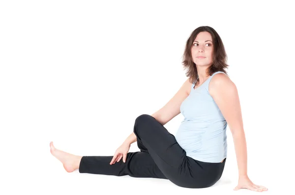 Portret van vrij zwangere vrouw beoefenen van yoga — Stockfoto