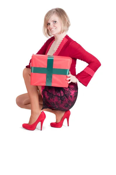Femme heureuse avec cadeaux de Noël — Photo
