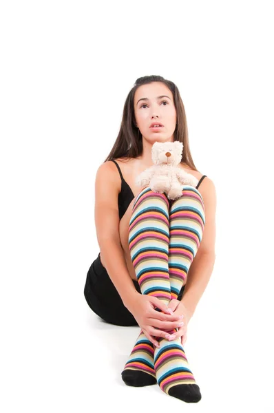 Βολή Της Γυναίκας Πολύχρωμες Κάλτσες Που Κάθεται Στο Πάτωμα — Φωτογραφία Αρχείου