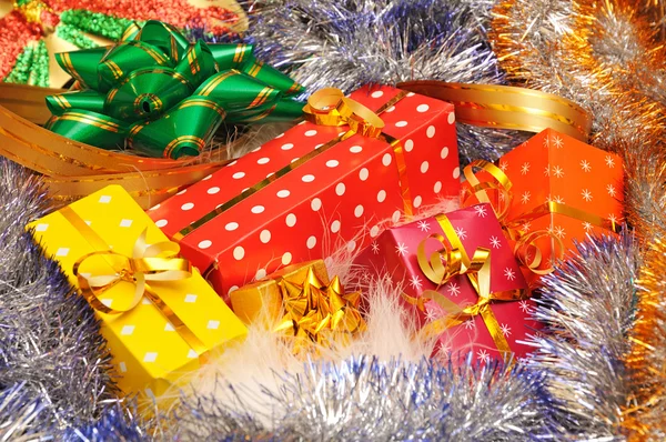 Decorazioni natalizie e regali — Foto Stock