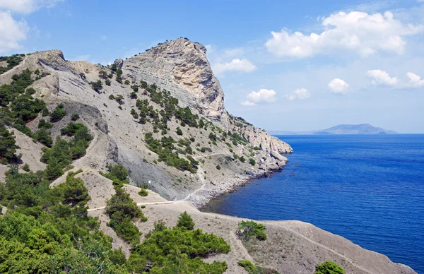 Meeresküste Gegen Berge Und Blauen Himmel Krim — Stockfoto