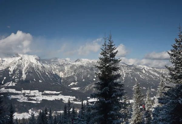 Βουνά κάτω από χιόνι. σκι resort schladming. Αυστρία — Φωτογραφία Αρχείου