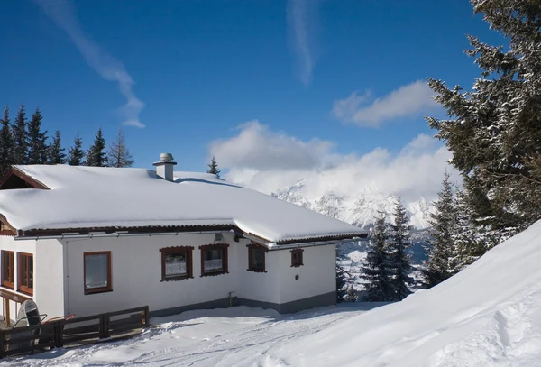 Restaurant dans les montagnes.Station de ski Schladming. Autriche — Photo
