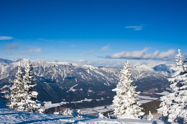 Montañas bajo la nieve. Estación de esquí Schladming. Austria — Foto de Stock