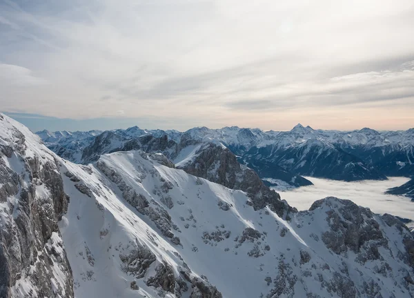 从观景台使用的视图。顶石山冰川。奥地利 — 图库照片