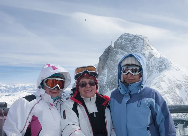 Χειμερινές διακοπές στα βουνά. παγετώνα Dachstein. Αυστρία — Φωτογραφία Αρχείου