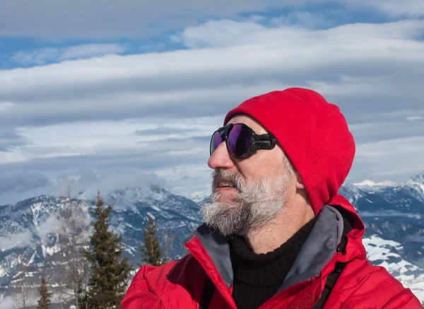 Skifahrer und Berge — Stockfoto