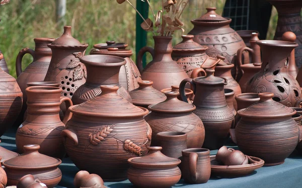 Vente de poterie dans la rue — Photo