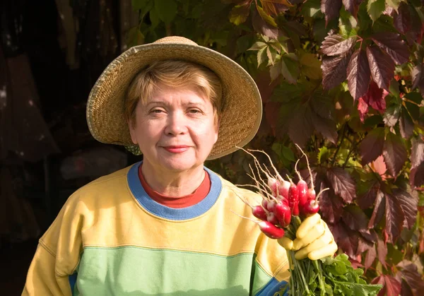 Woman with radish — Stock Photo, Image