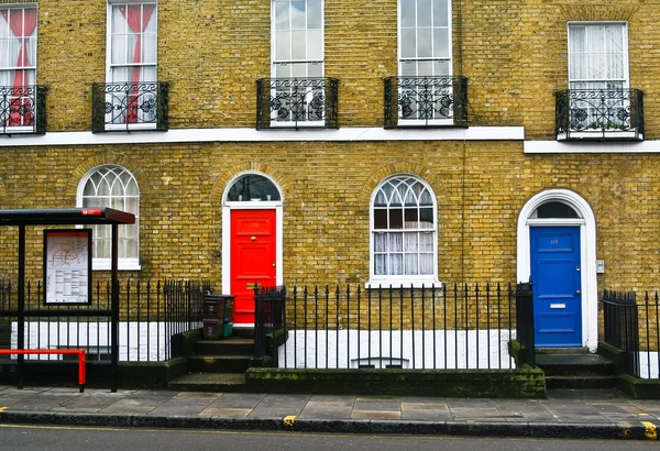런던의 거리에 건물 스톡 이미지