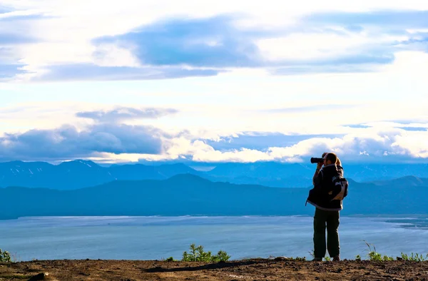 Tourist-photographer. Kamchatka. — Stock Photo, Image