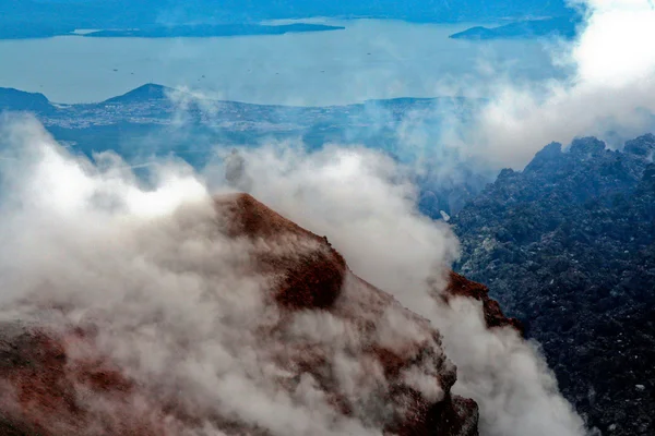 stock image View at the Pacific ocean with of the volcano. Kamchatka.