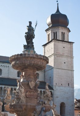 piazza Duomo - trento trentino Fontana del nettuno