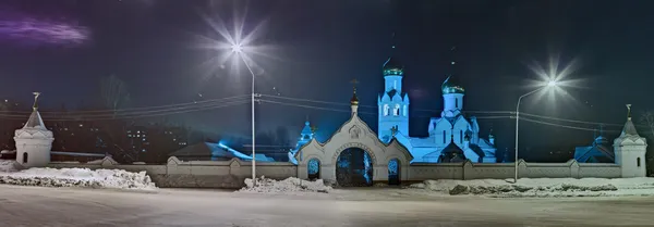 全景图 到冬季的东正教大教堂夜景 新西伯利亚俄罗斯 免版税图库图片