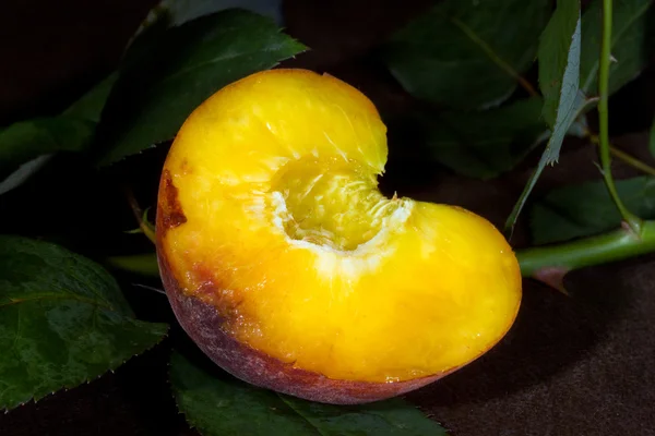 Доля сочного персика — стоковое фото