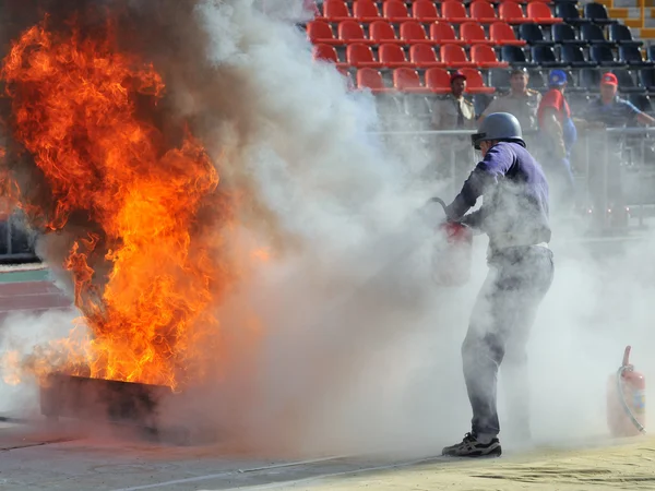Desempenho de demonstração dos bombeiros — Fotografia de Stock