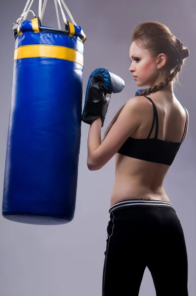 The woman in boxing gloves and pears — Stock Photo, Image