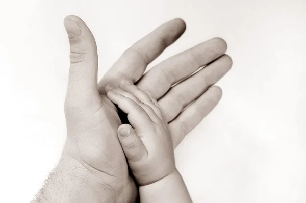 남자와 어린이 손 — 스톡 사진