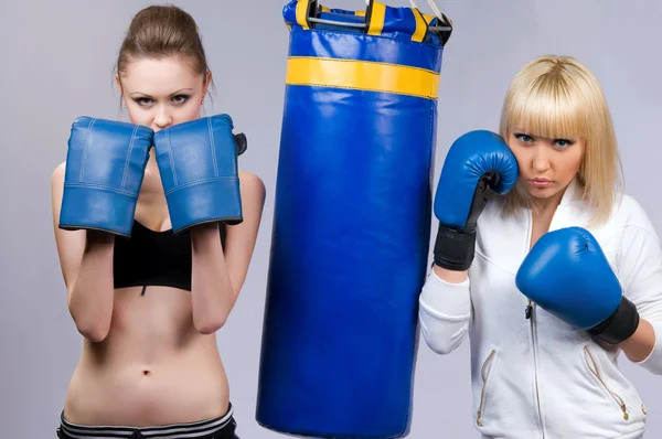 Two woman in sports is a boxing — Stock Photo, Image